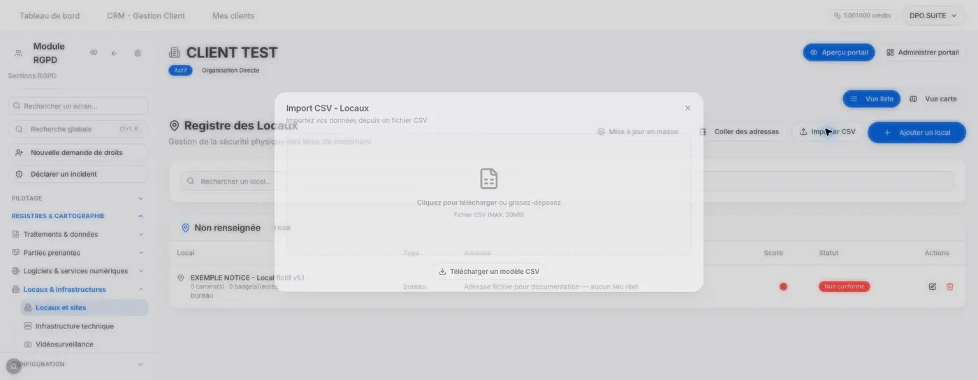 Fenêtre de préparation d’un import CSV. La zone de dépôt, la limite de 20 MB et la commande de téléchargement du modèle sont visibles ; aucun fichier n’a été importé.